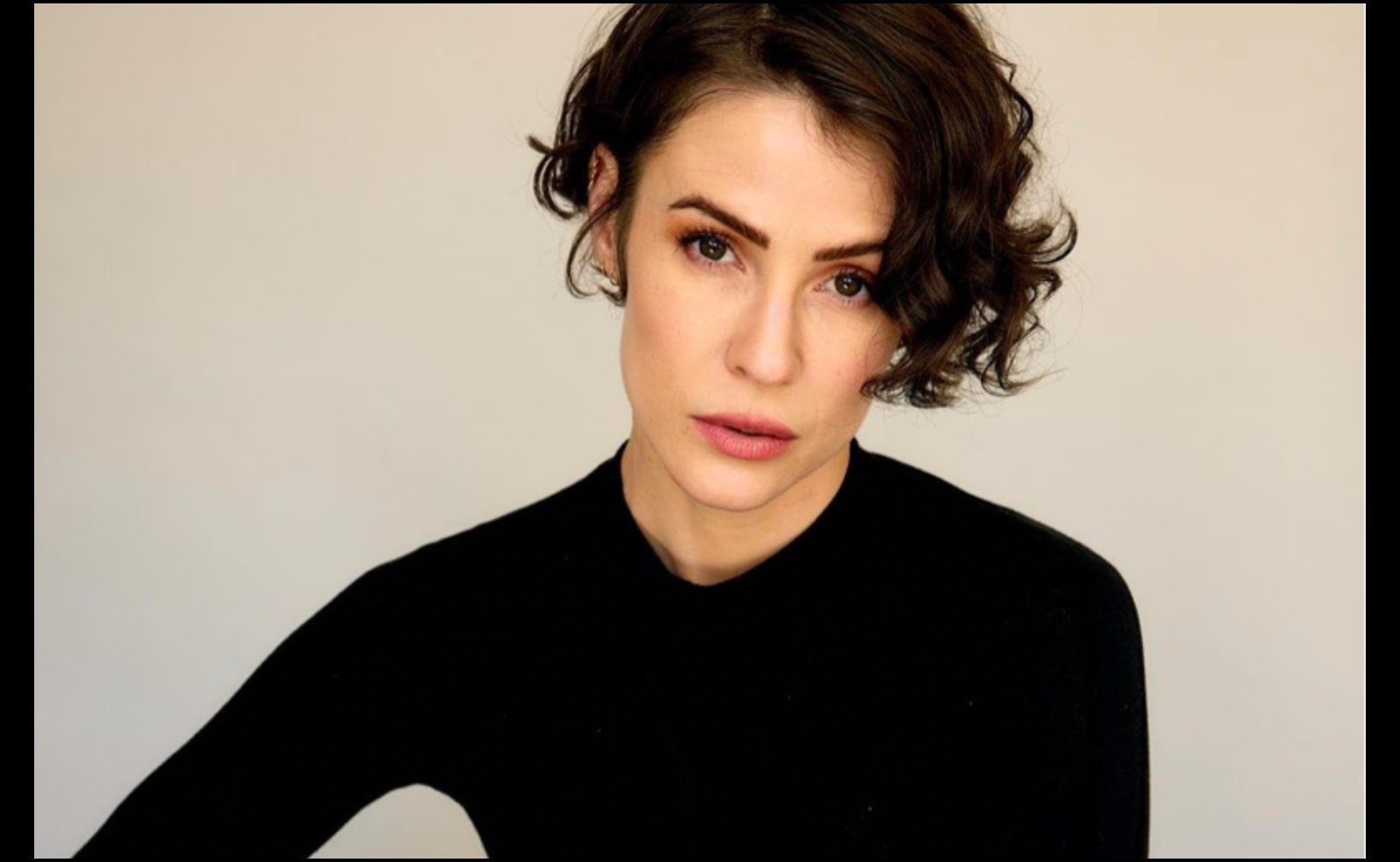 Linsey Godfrey Answers Fans’ Burning Questions!