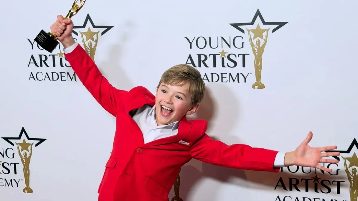 Redding Munsell’s Y&R Success Earns Him An Award
